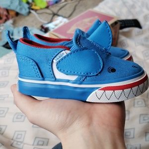 Asher V shark toddler shoes t4